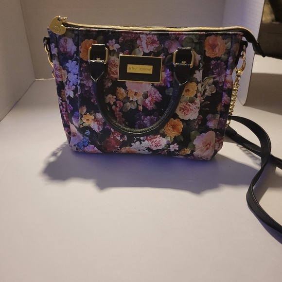Betsey Johnson Handbags - FLORAL PINCH SATCHEL BETSEY JOHNSON XBODY PURSE🌹Medium size